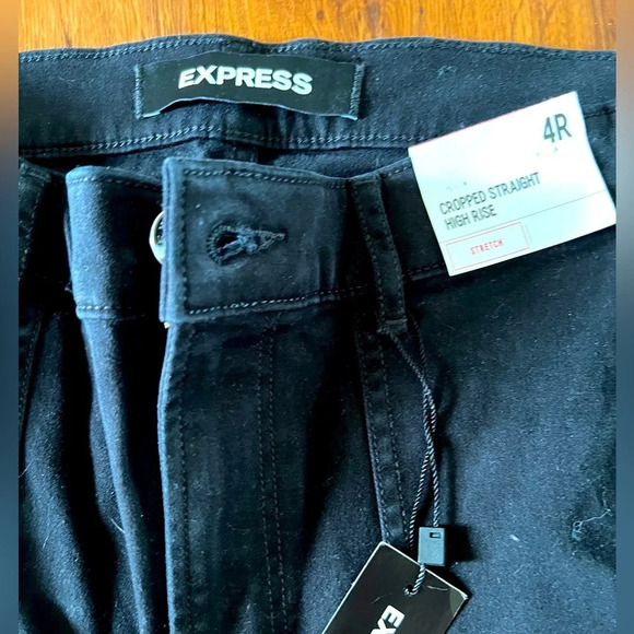 Express NWT High Rise Straight Crop Black  Utility Cargo Pants Size 4 - Picture 2 of 5